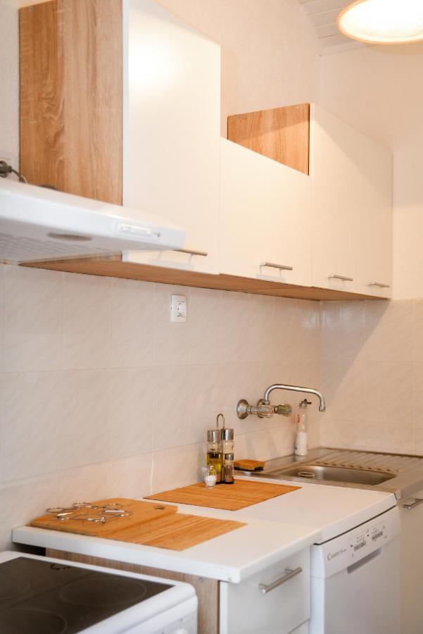 Iker Apartments Тиват Екстериор снимка
