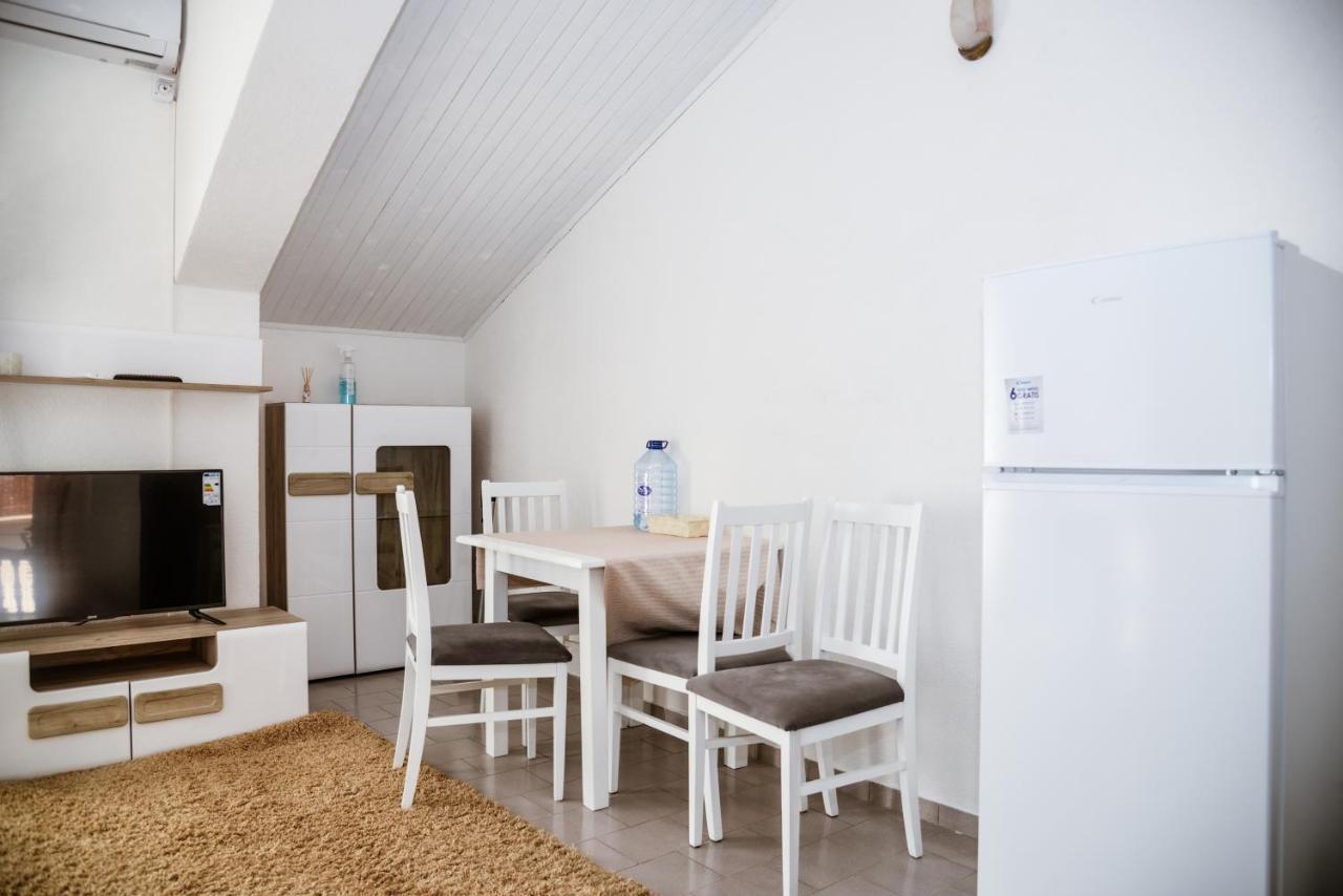 Iker Apartments Тиват Екстериор снимка