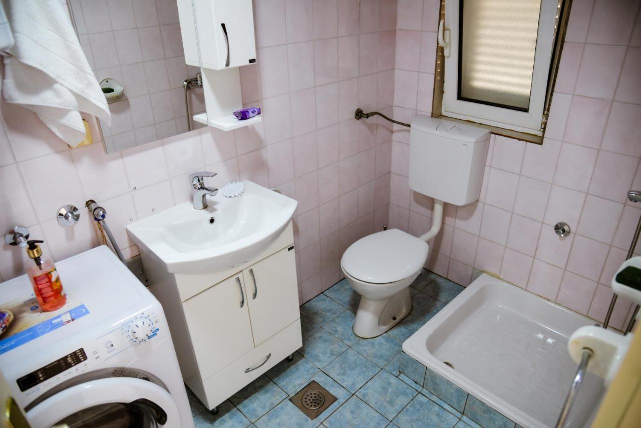 Iker Apartments Тиват Екстериор снимка