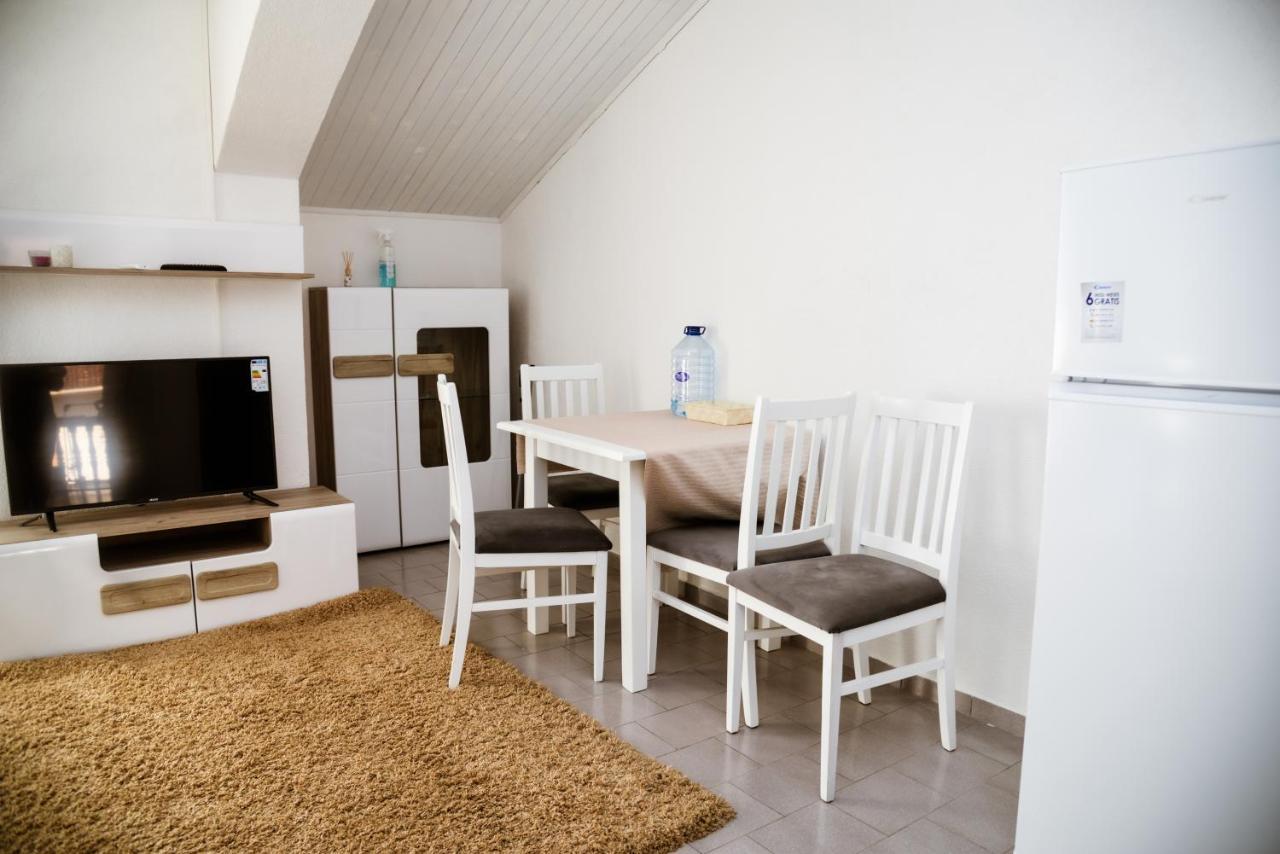 Iker Apartments Тиват Екстериор снимка