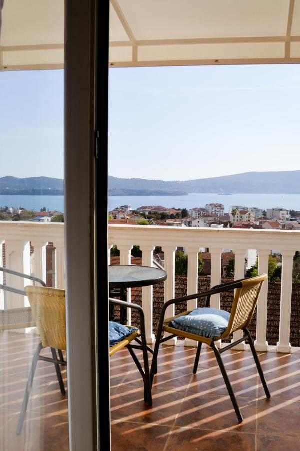 Iker Apartments Тиват Екстериор снимка