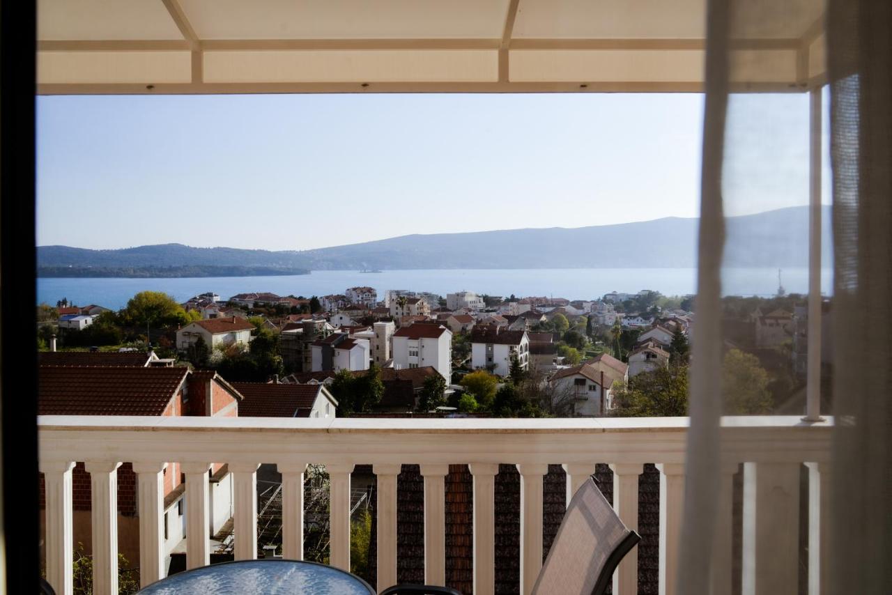 Iker Apartments Тиват Екстериор снимка
