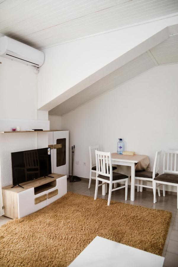 Iker Apartments Тиват Екстериор снимка