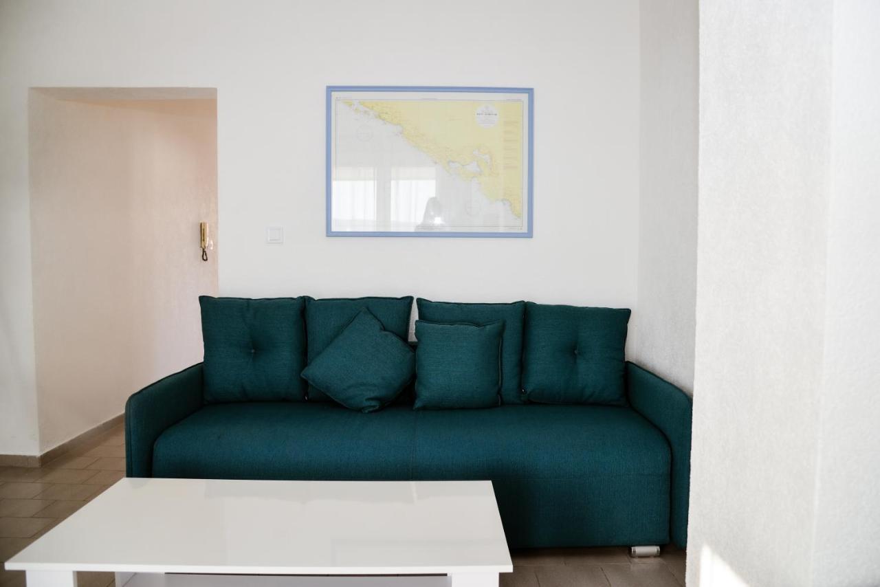 Iker Apartments Тиват Екстериор снимка
