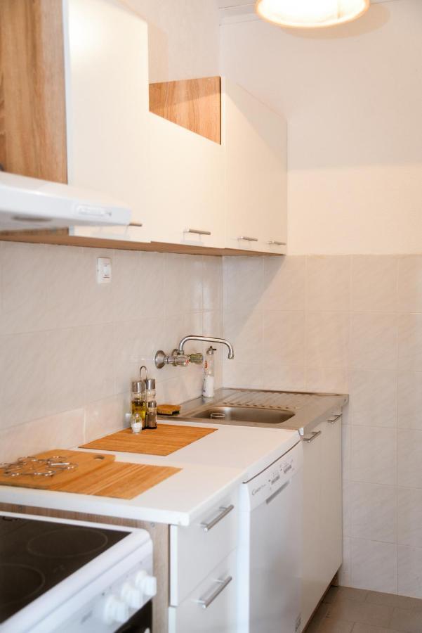 Iker Apartments Тиват Екстериор снимка