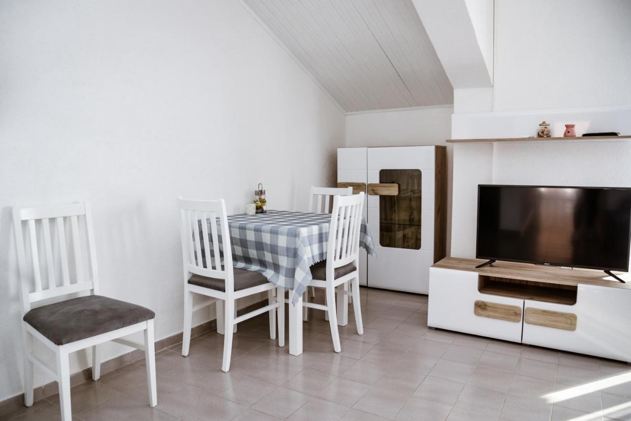 Iker Apartments Тиват Екстериор снимка