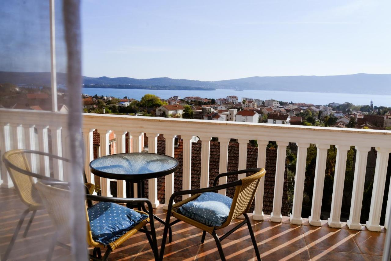 Iker Apartments Тиват Екстериор снимка