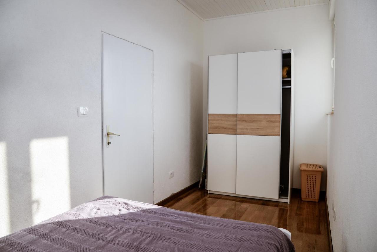Iker Apartments Тиват Екстериор снимка