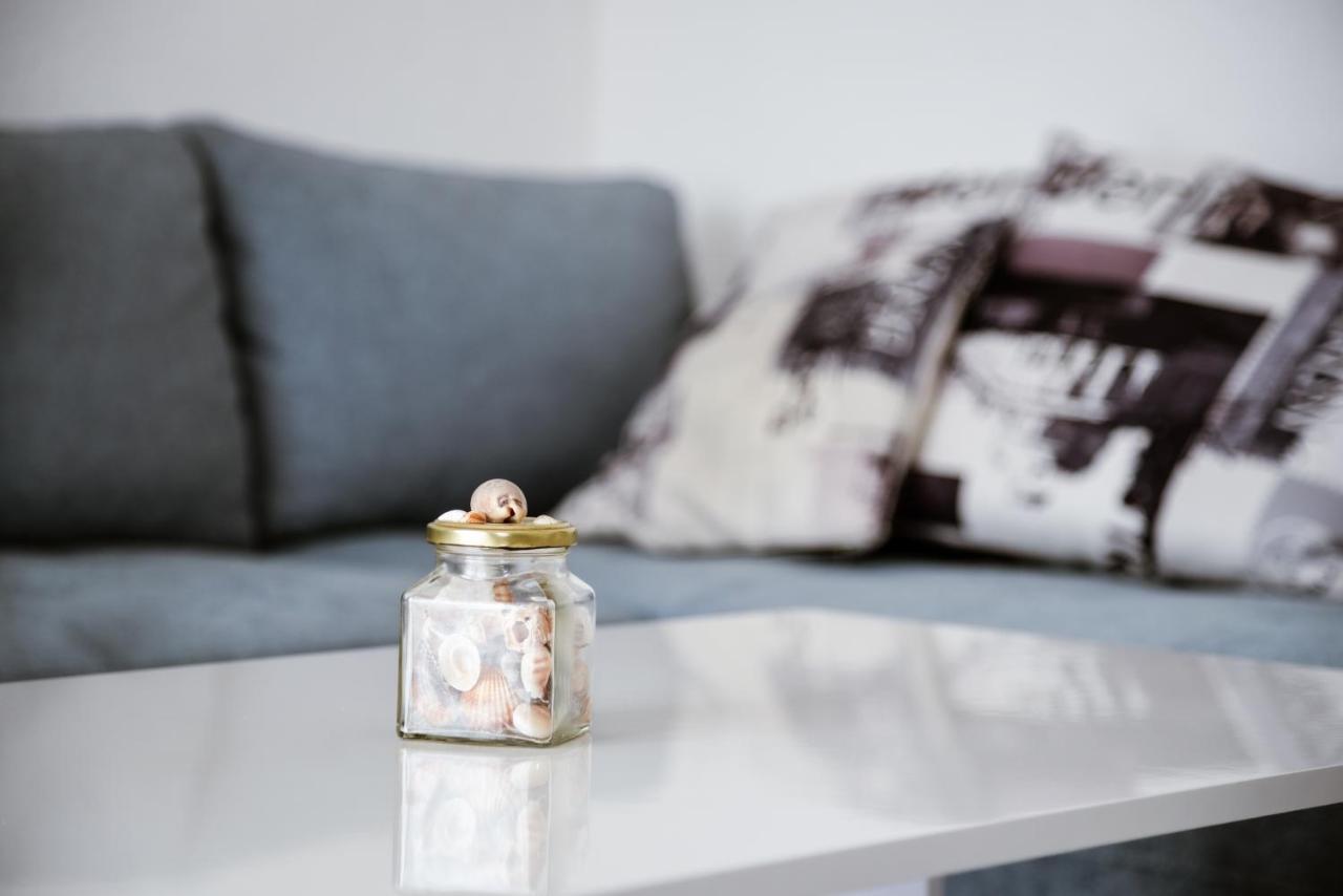 Iker Apartments Тиват Екстериор снимка