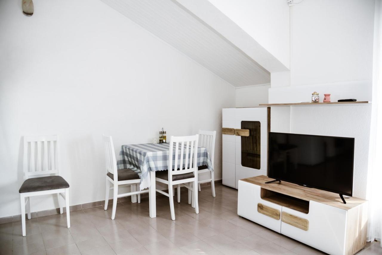 Iker Apartments Тиват Екстериор снимка