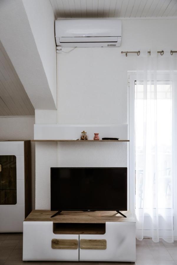 Iker Apartments Тиват Екстериор снимка