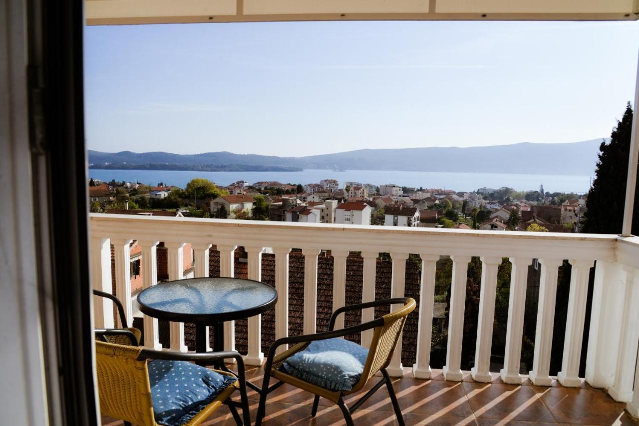 Iker Apartments Тиват Екстериор снимка