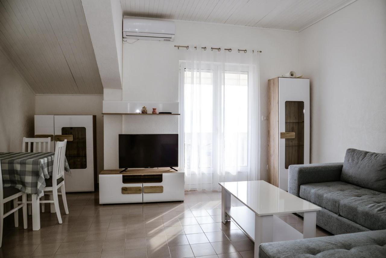 Iker Apartments Тиват Екстериор снимка