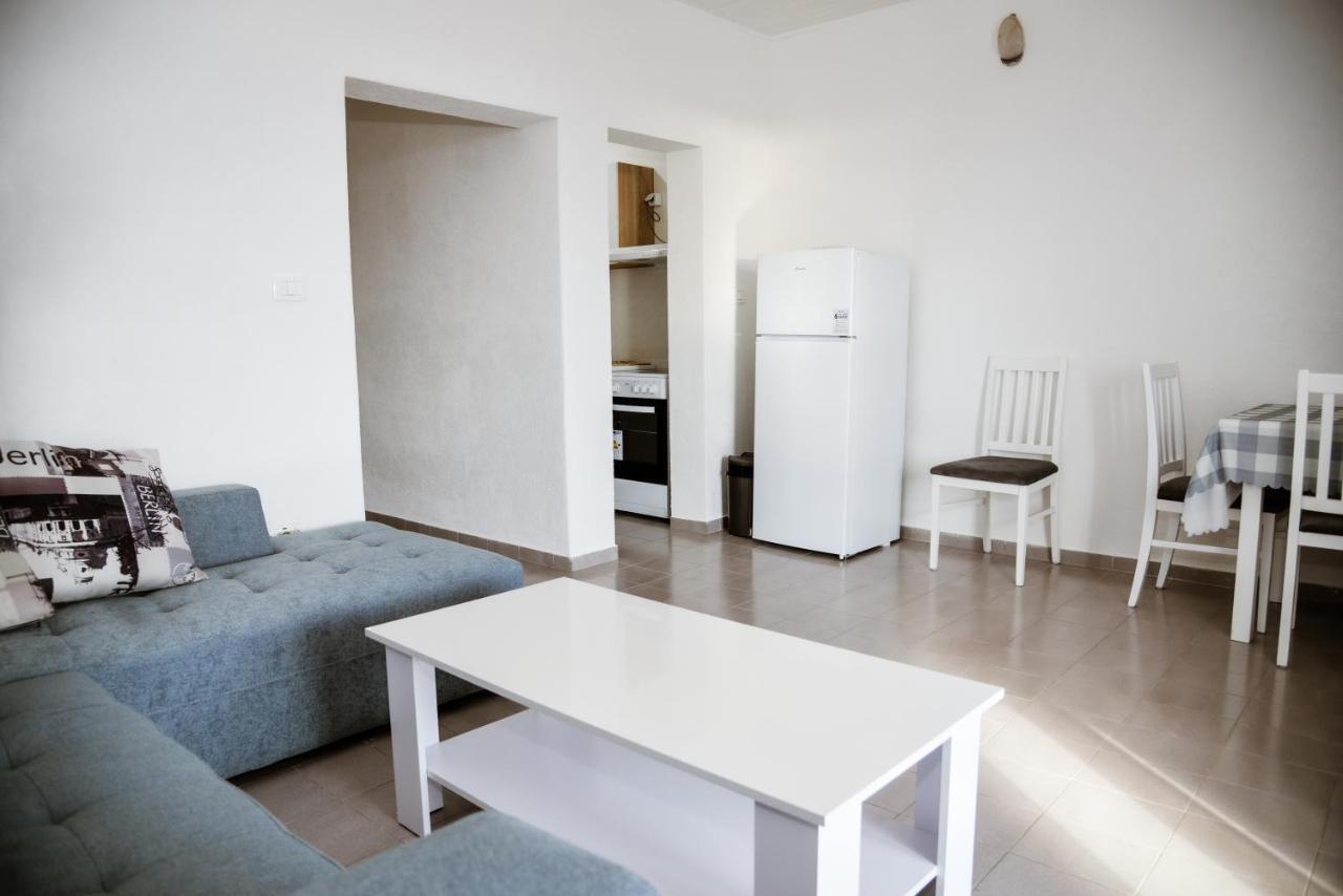 Iker Apartments Тиват Екстериор снимка