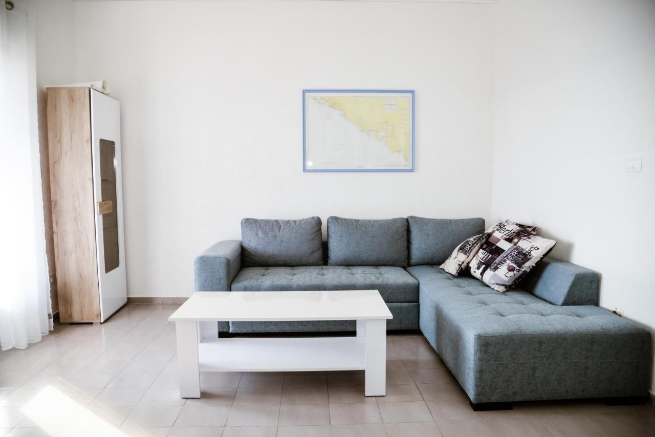 Iker Apartments Тиват Екстериор снимка