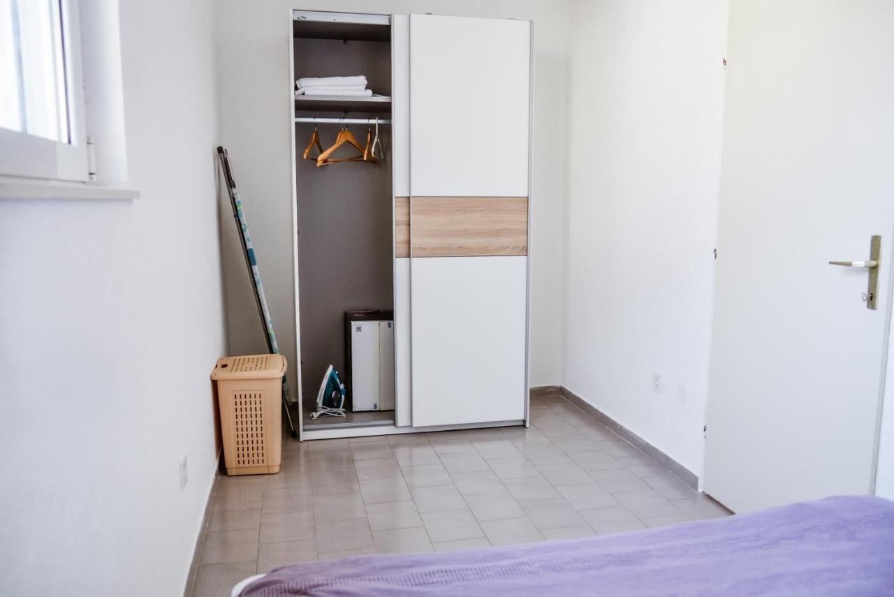 Iker Apartments Тиват Екстериор снимка