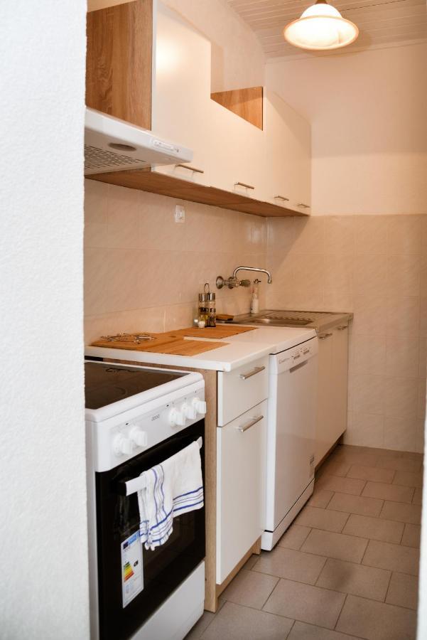 Iker Apartments Тиват Екстериор снимка