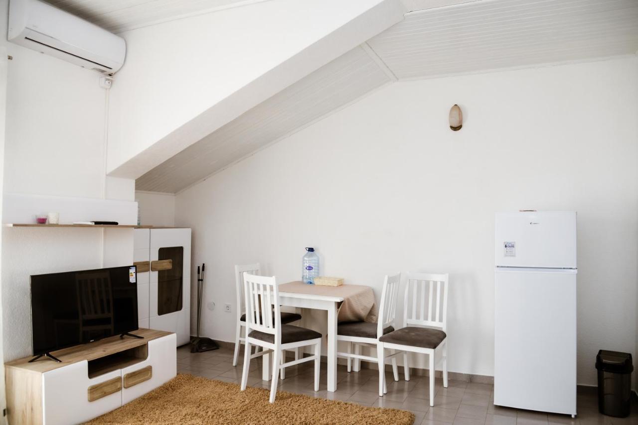 Iker Apartments Тиват Екстериор снимка