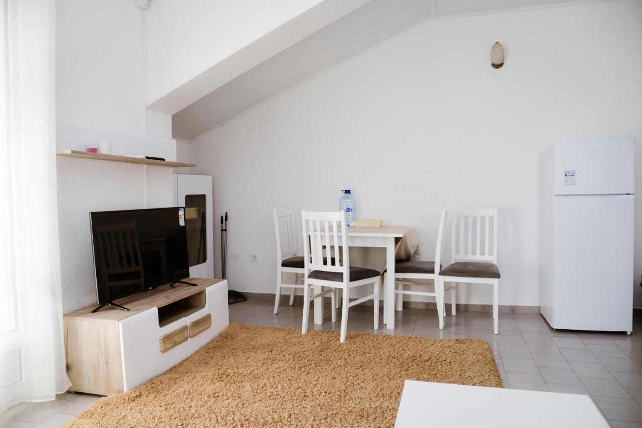 Iker Apartments Тиват Екстериор снимка