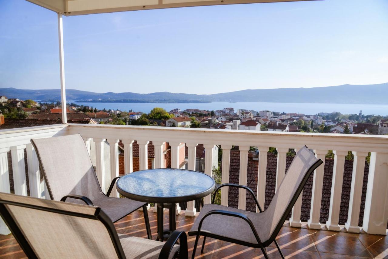 Iker Apartments Тиват Екстериор снимка